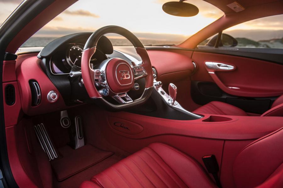 Интерьер Bugatti Chiron 2016 года  (NA) (фото 30 из 39)